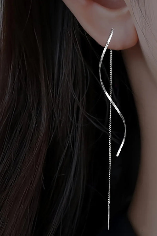Lange Ohrringe mit Gewelltem Design