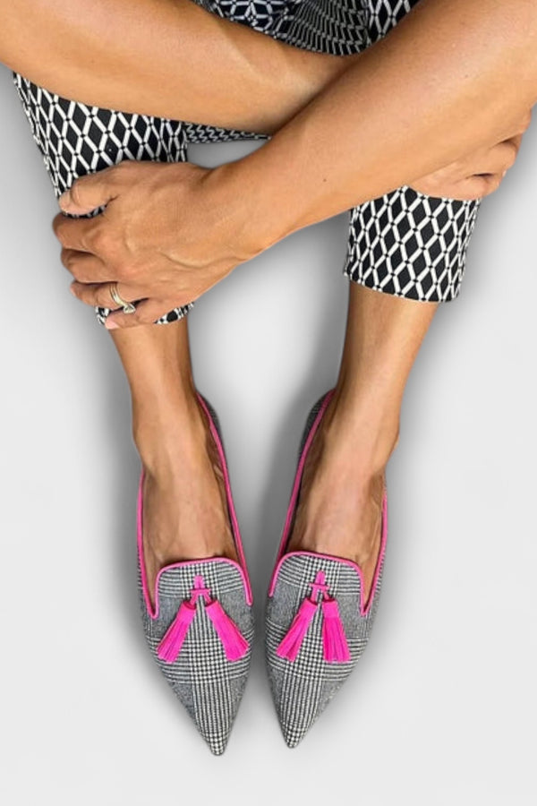 Yara – Spitz zulaufende schwarze Slipper