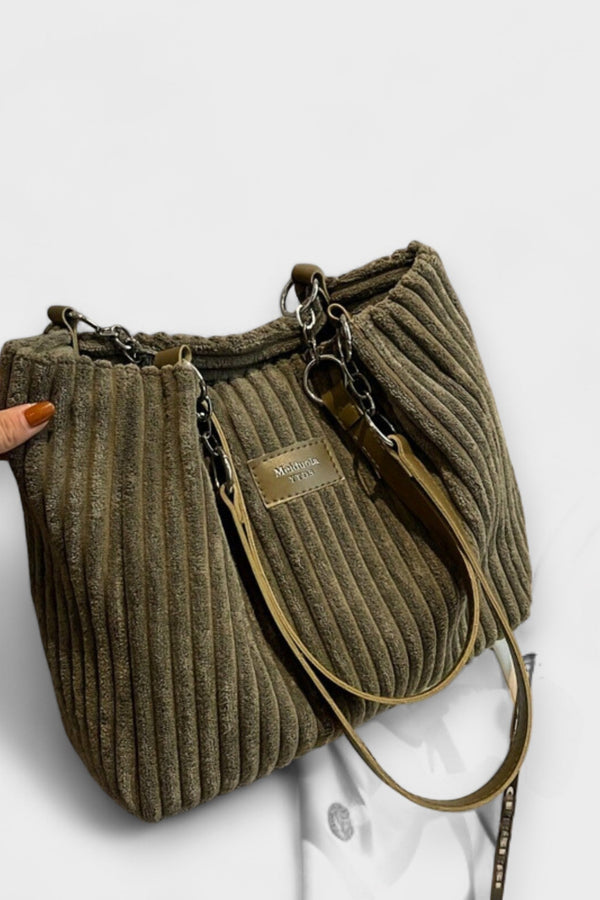 Lora. - Weiche Cord-Schultertasche