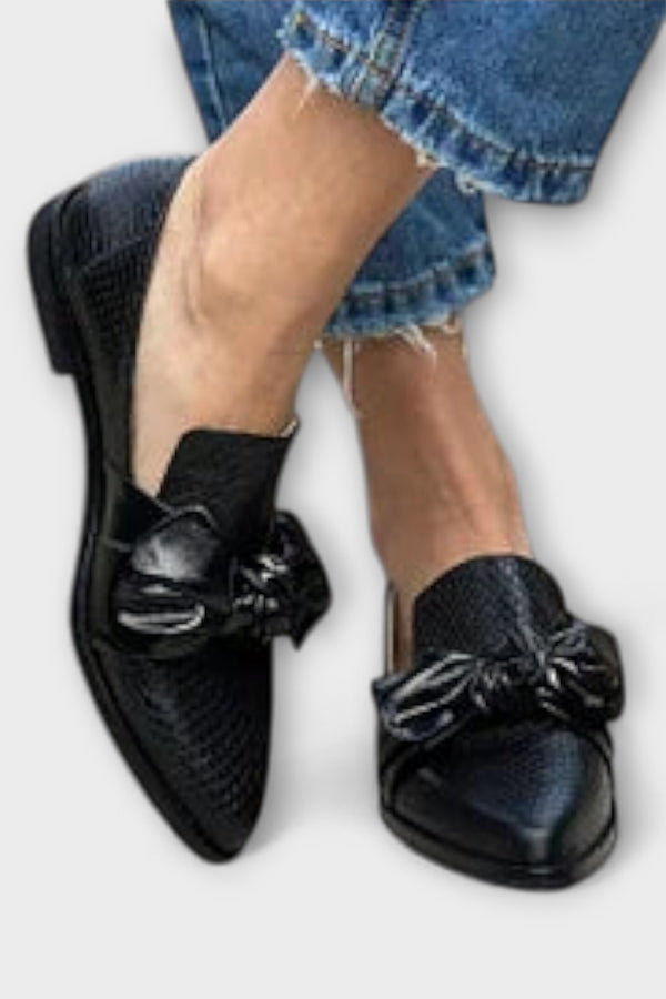 Zinnia – Loafer mit Schlangenhautmuster und Schleifendetail