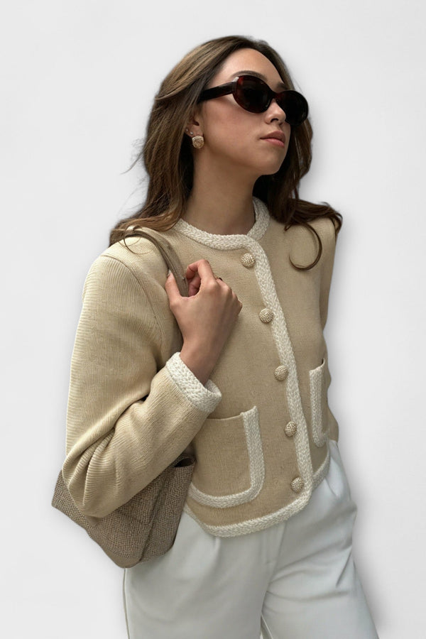 Klassische Strickjacke mit Ziertaschen