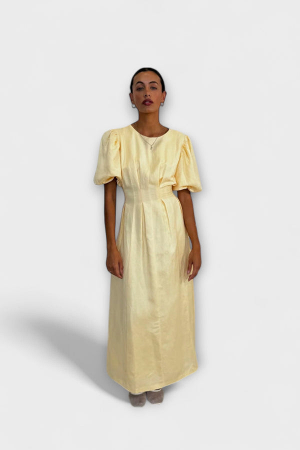 Josephine - Buttergelbes Maxikleid mit luftigem Design
