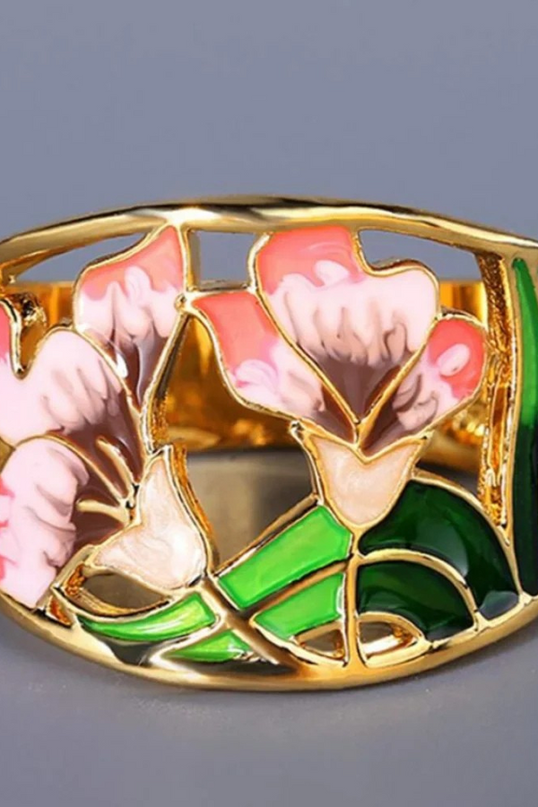 Retro-Ring mit goldener Emailleblume