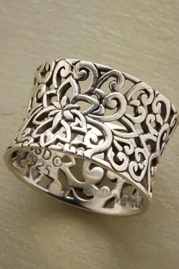 Antiker Hollow Ring