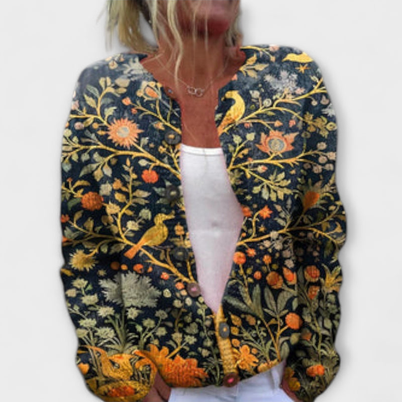 Ylvi – Cardigan mit floraler Eleganz