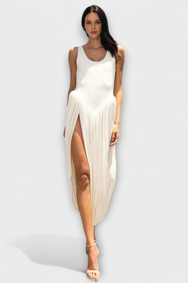 Drapiertes Maxikleid mit skulpturalem Rock und seitlichem Schlitz