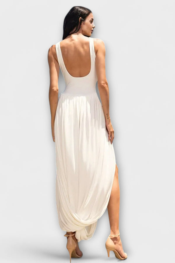 Drapiertes Maxikleid mit skulpturalem Rock und seitlichem Schlitz