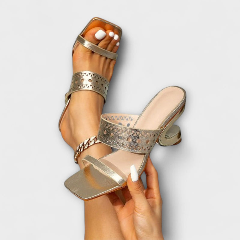 Molly - Metallic-Glanz Hohl-Sandale mit eckiger Zehenpartie