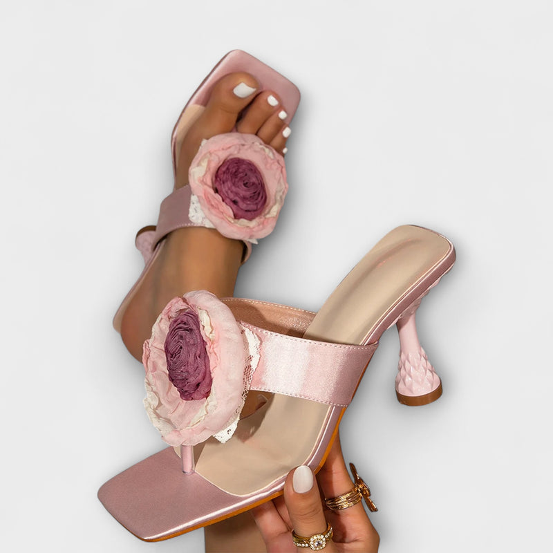 Rebecca - Farbblock-Sandalen mit 3D-Blumendesign
