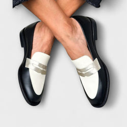 Xara – Schwarze Slipper mit metallischem Glanz