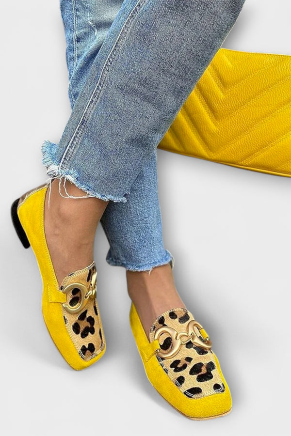 Calista – Leopardenmuster und metallische Details