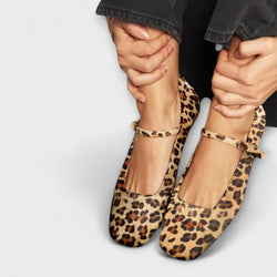 Selene – Riemchen und Schnalle mit Leopardenmuster, eckige Zehenpartie