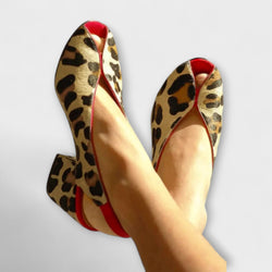 Shora – Peep Toe-Slingback Heels mit Leopardenmuster