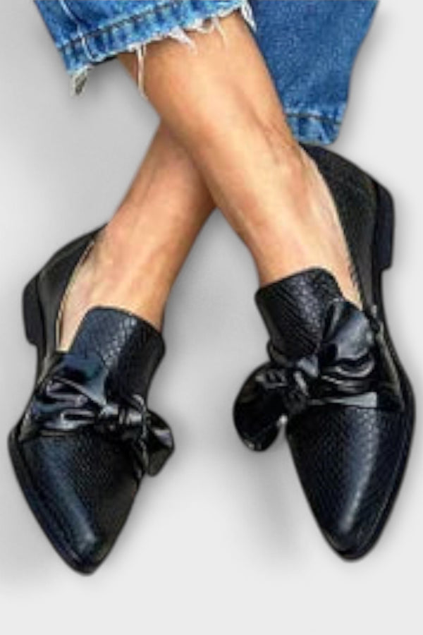 Zinnia – Schwarze Slipper mit Schlangenhautmuster und Schleifendetail
